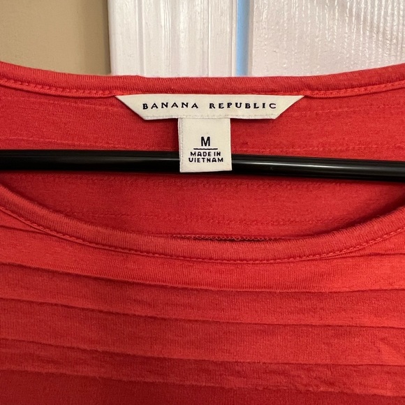 Banana Republic Size M orange shirt in good condition. - Picture 3 of 3